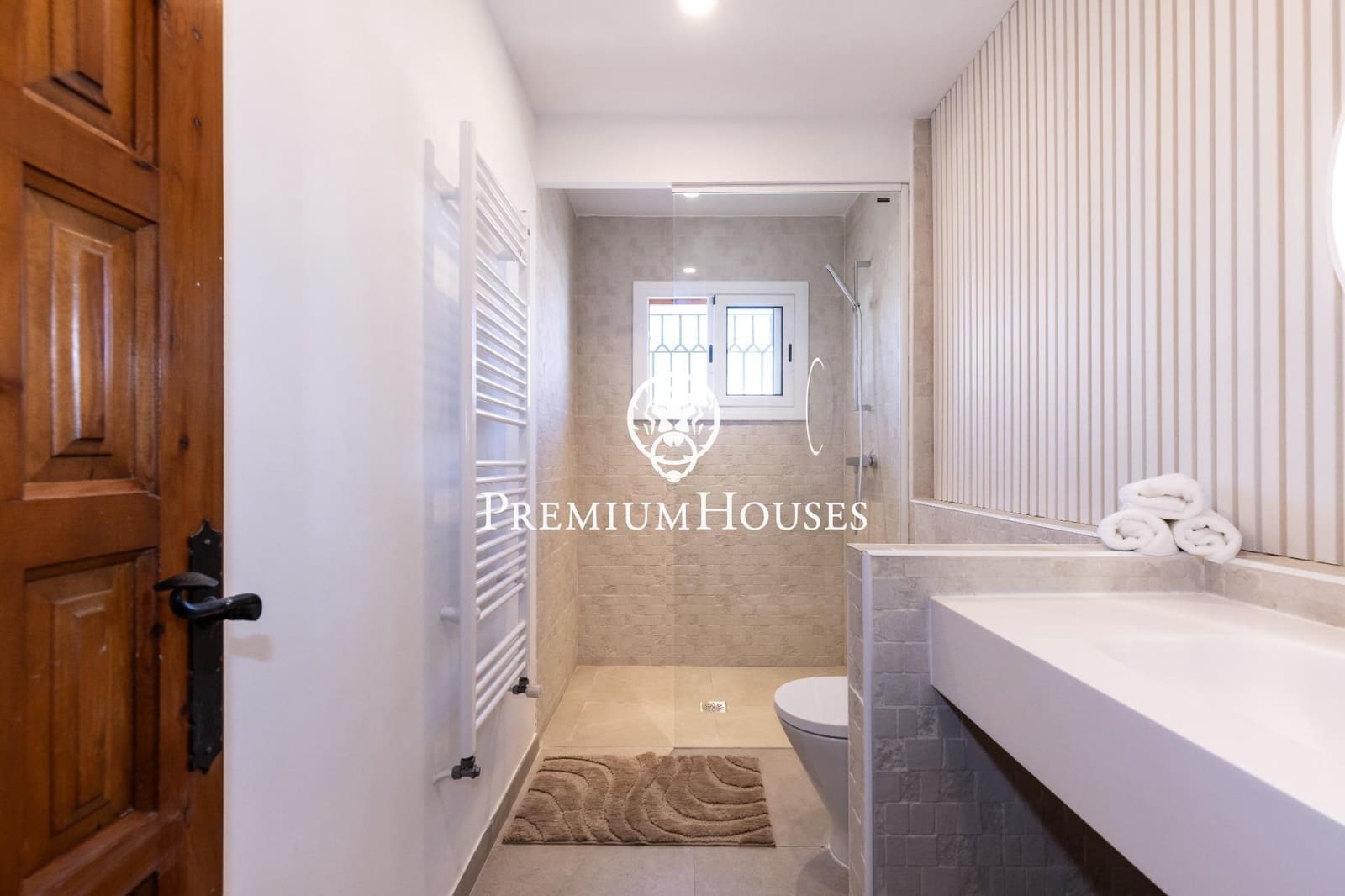 3 bedroom Villa for rent in Cunit with pool garage - € 4,020 (Ref: 9108925)
