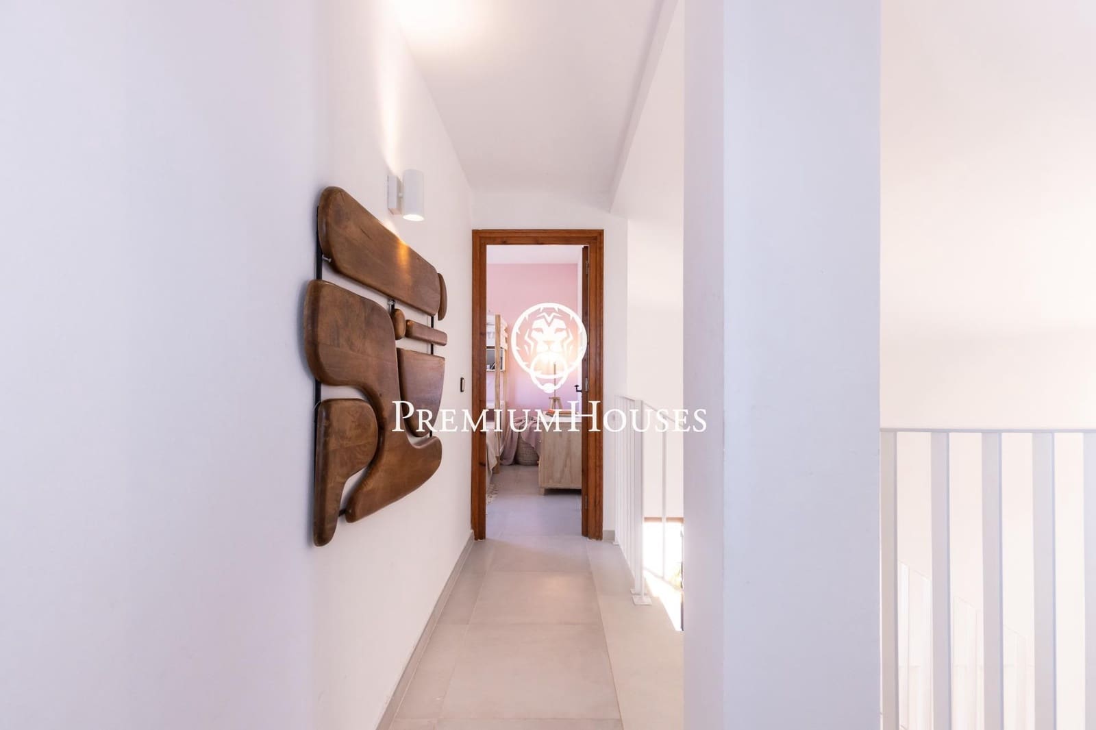 3 bedroom Villa for rent in Cunit with pool garage - € 4,020 (Ref: 9108925)