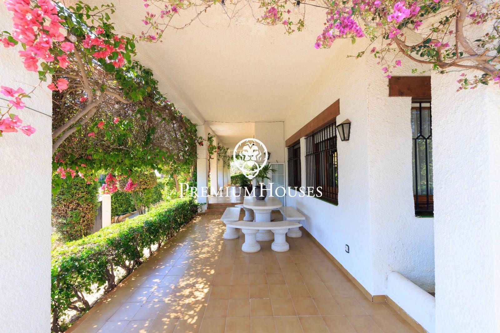 3 bedroom Villa for rent in Cunit with pool garage - € 4,020 (Ref: 9108925)