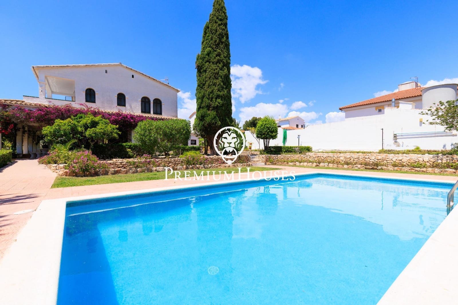 3 bedroom Villa for rent in Cunit with pool garage - € 4,020 (Ref: 9108925)