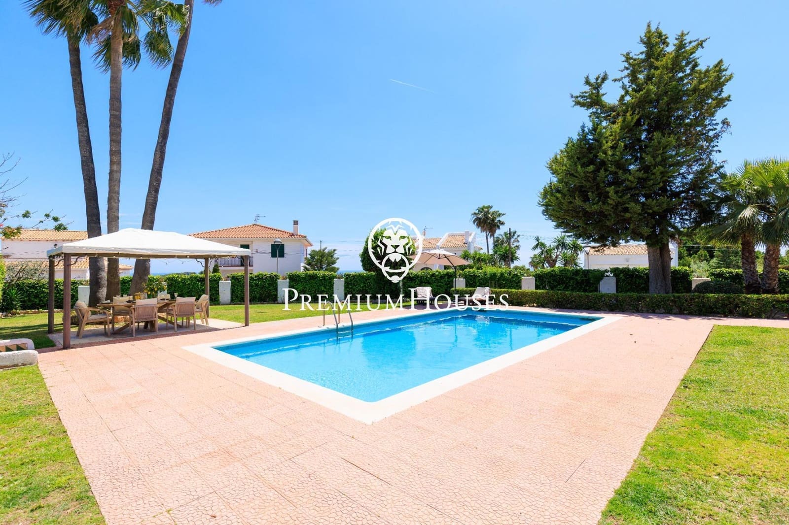 3 bedroom Villa for rent in Cunit with pool garage - € 4,020 (Ref: 9108925)
