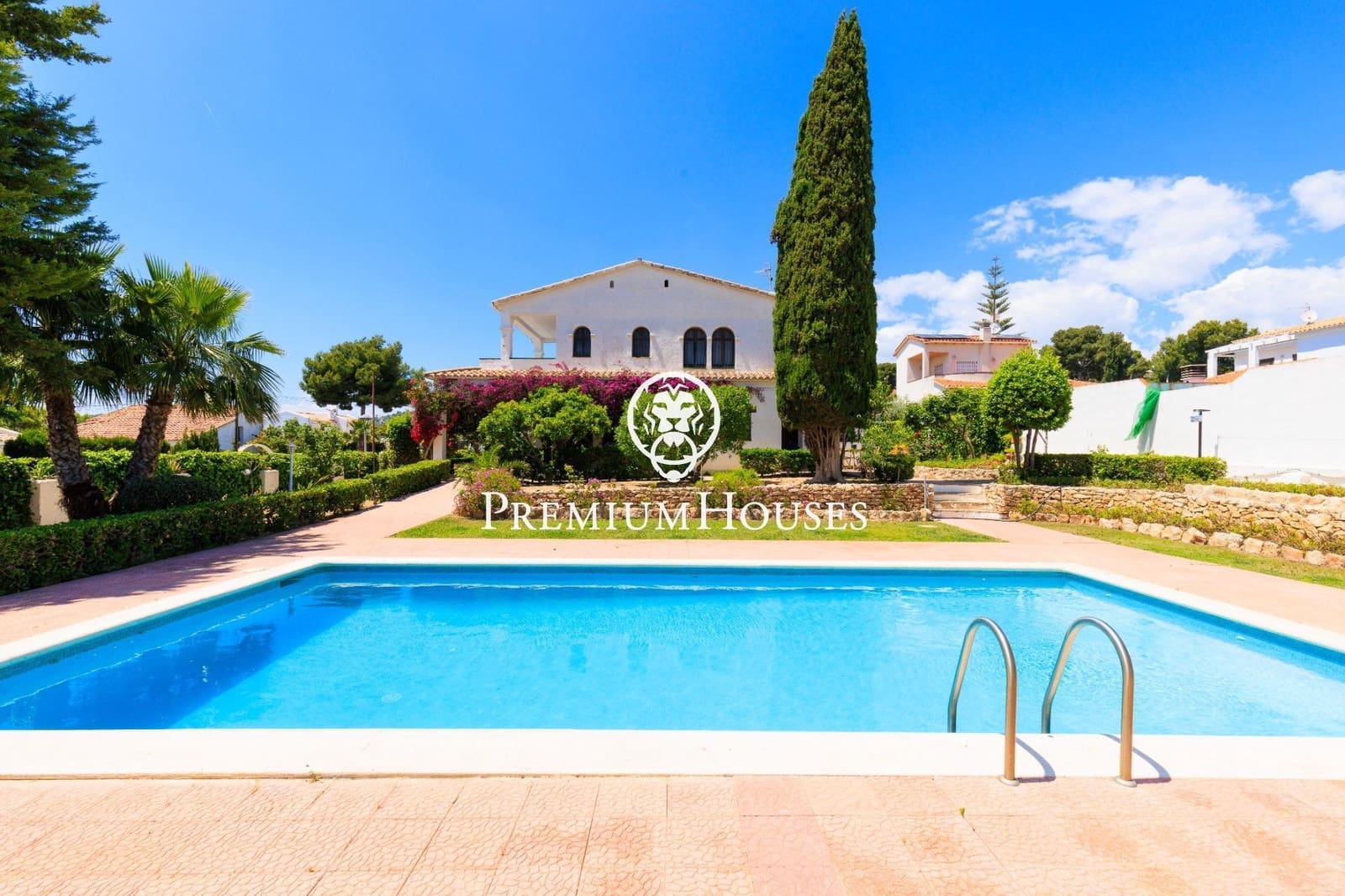 3 bedroom Villa for rent in Cunit with pool garage - € 4,020 (Ref: 9108925)