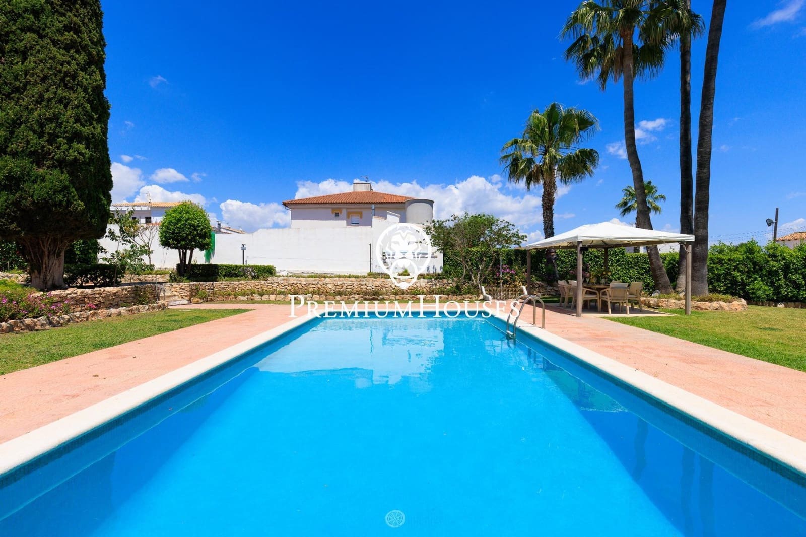 3 bedroom Villa for rent in Cunit with pool garage - € 4,020 (Ref: 9108925)