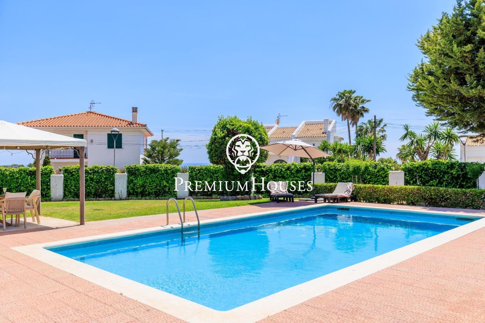 3 bedroom Villa for rent in Cunit with pool garage - € 4,020 (Ref: 9108925)