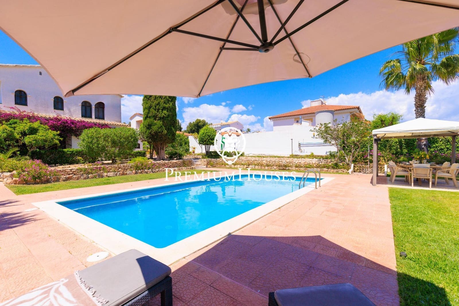 3 bedroom Villa for rent in Cunit with pool garage - € 4,020 (Ref: 9108925)