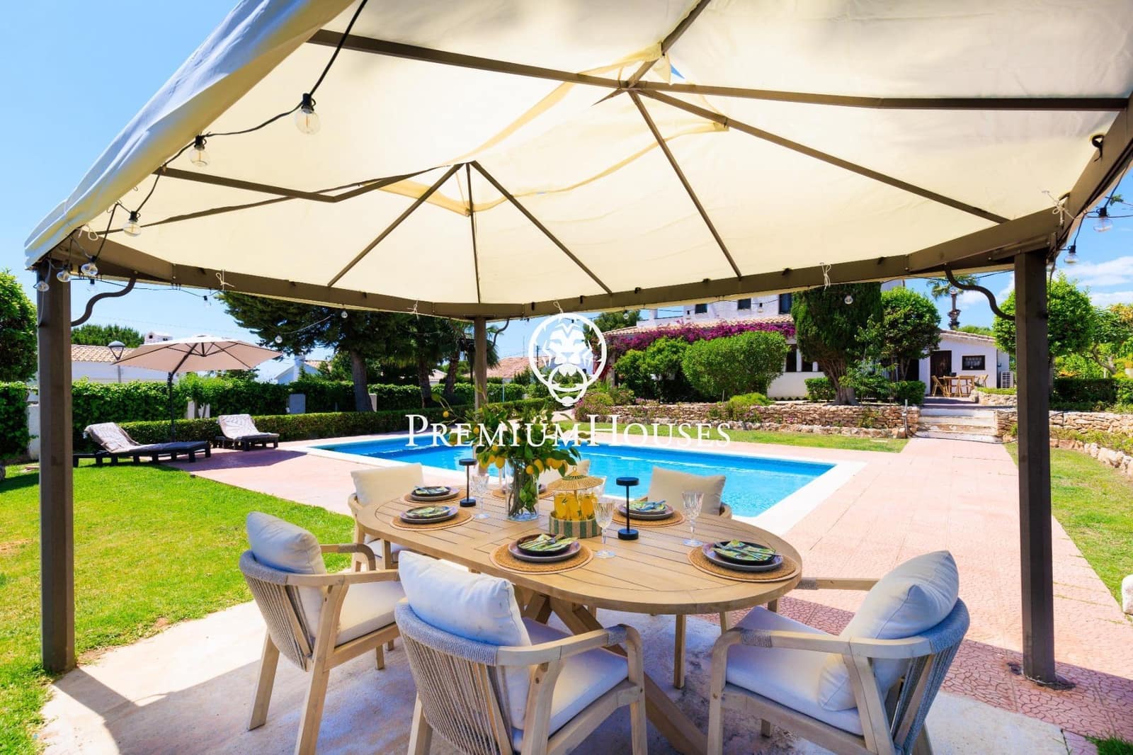 3 bedroom Villa for rent in Cunit with pool garage - € 4,020 (Ref: 9108925)