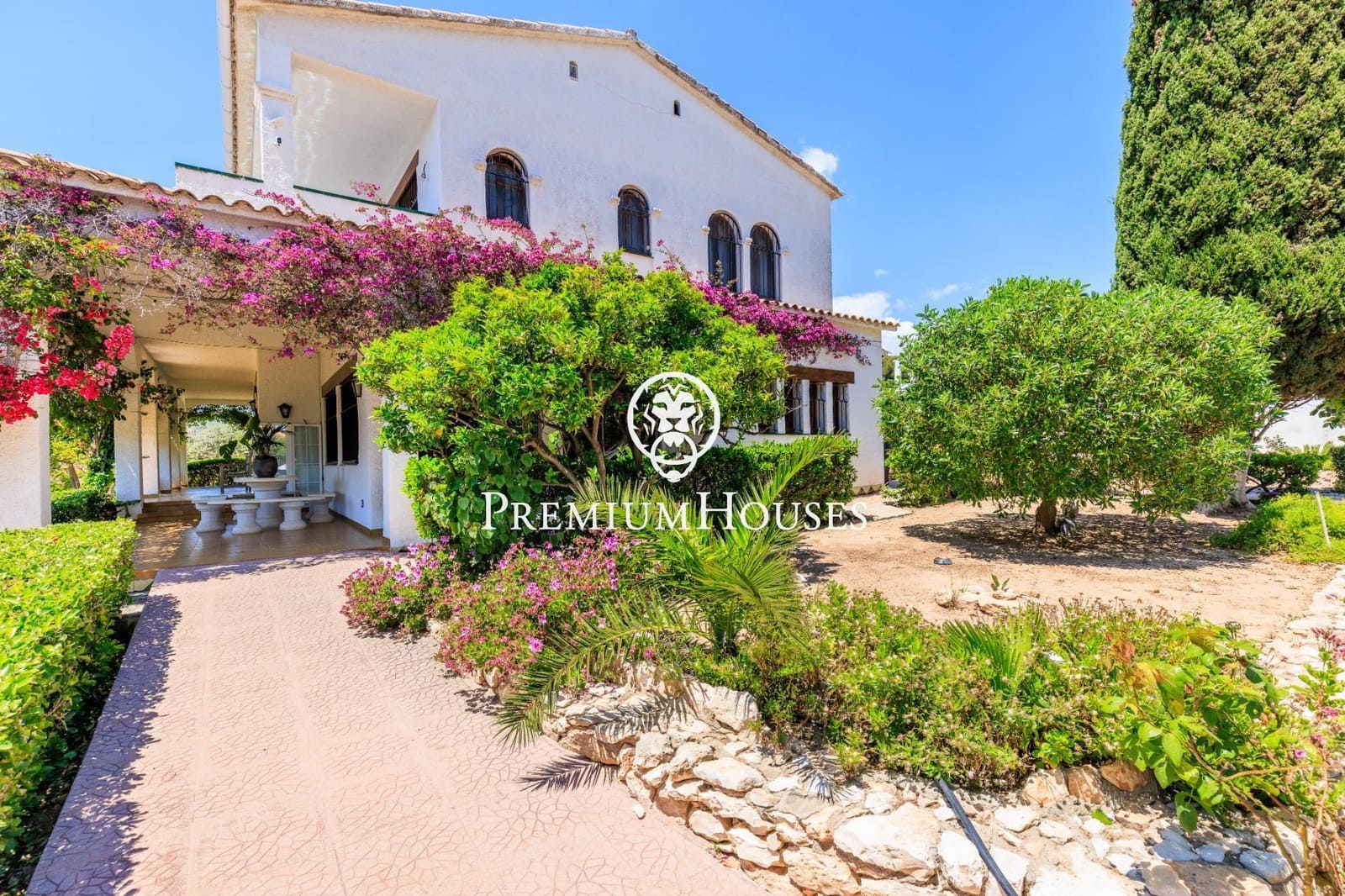3 bedroom Villa for rent in Cunit with pool garage - € 4,020 (Ref: 9108925)