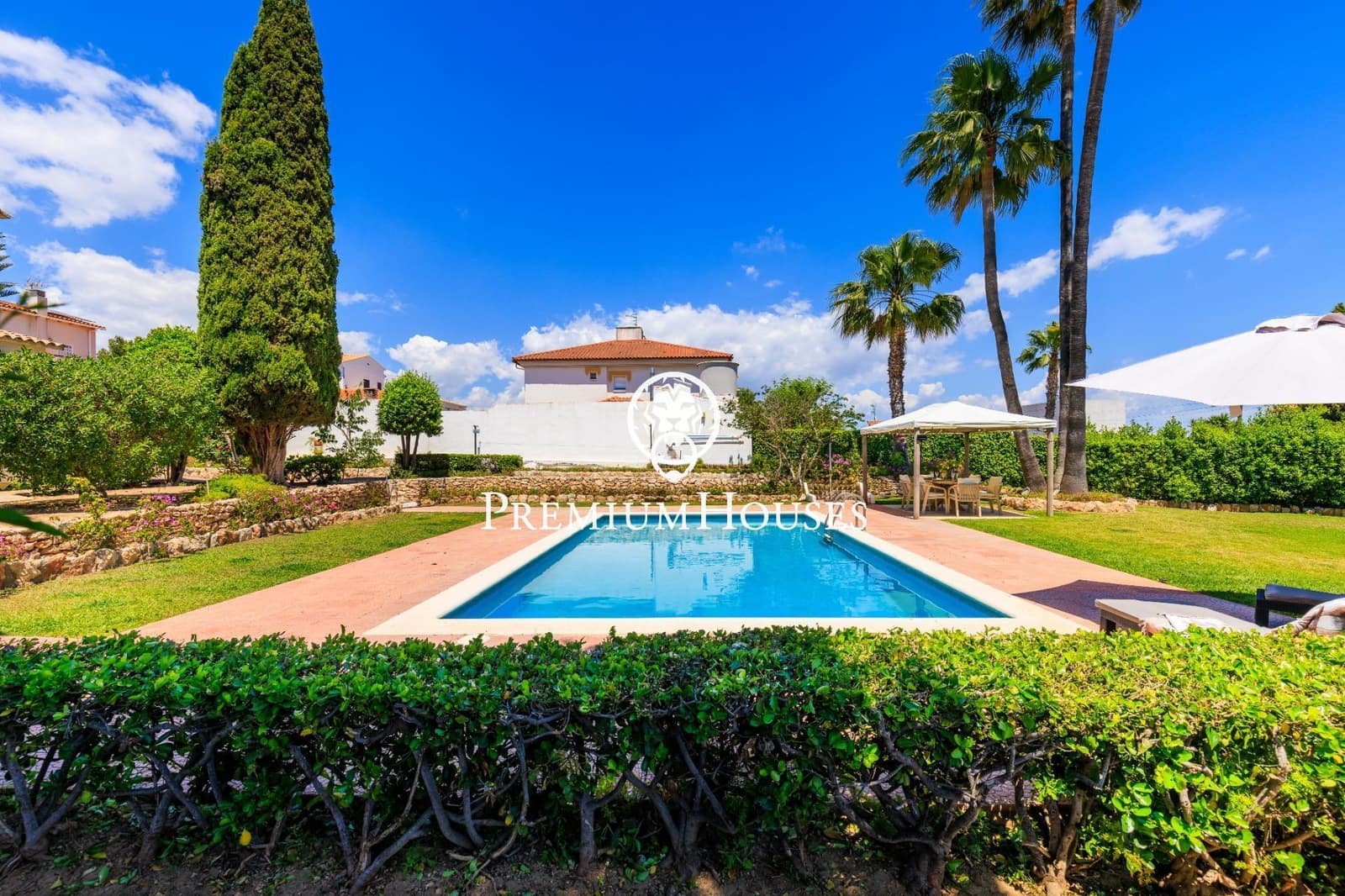 3 bedroom Villa for rent in Cunit with pool garage - € 4,020 (Ref: 9108925)