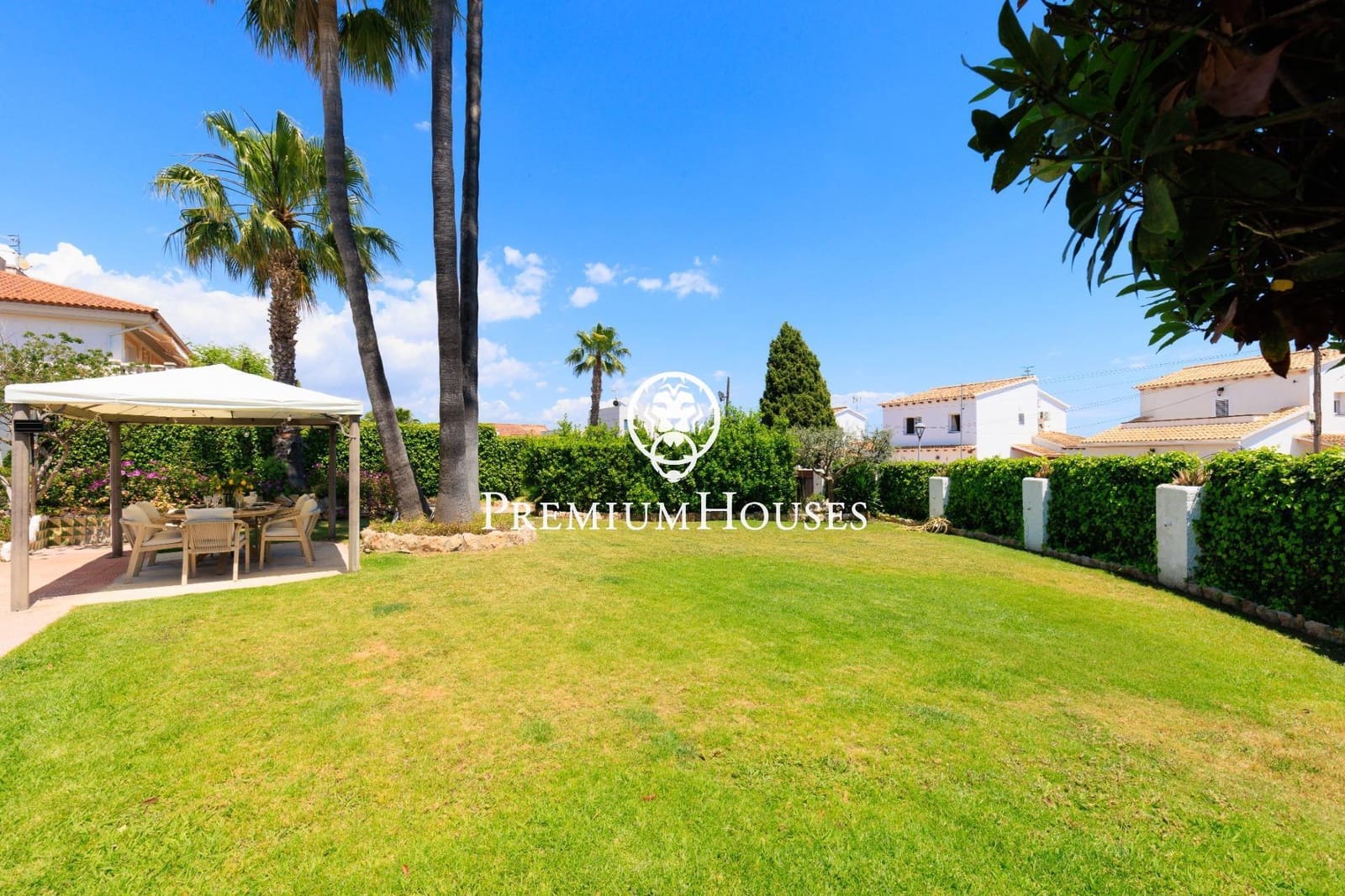 3 bedroom Villa for rent in Cunit with pool garage - € 4,020 (Ref: 9108925)
