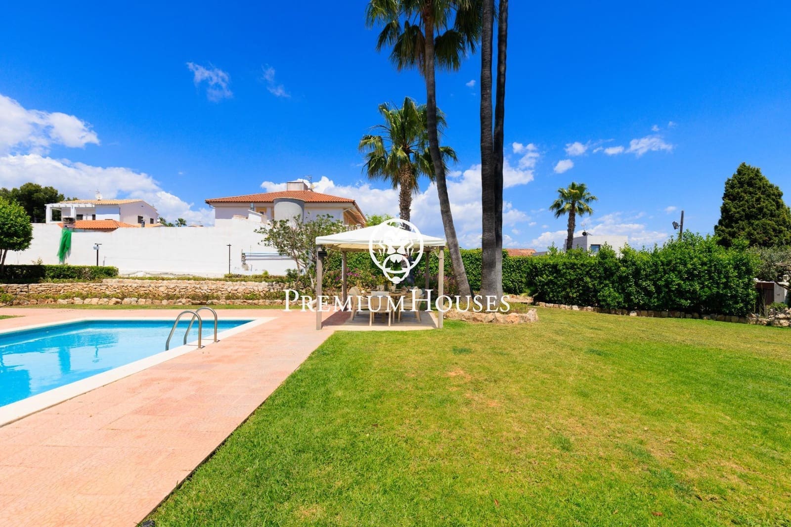 3 bedroom Villa for rent in Cunit with pool garage - € 4,020 (Ref: 9108925)