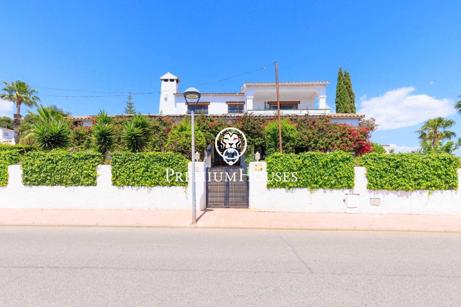 3 bedroom Villa for rent in Cunit with pool garage - € 4,020 (Ref: 9108925)