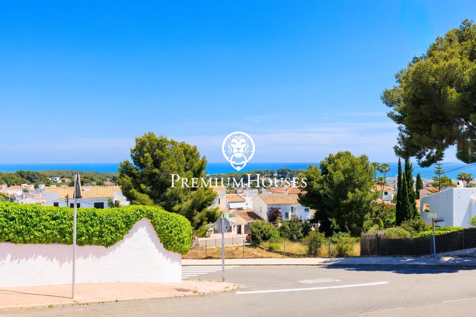 3 bedroom Villa for rent in Cunit with pool garage - € 4,020 (Ref: 9108925)