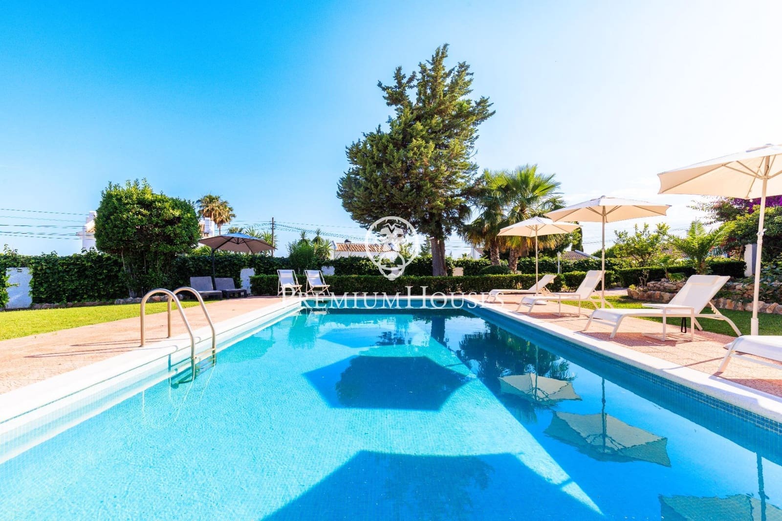 3 bedroom Villa for rent in Cunit with pool garage - € 4,020 (Ref: 9108925)