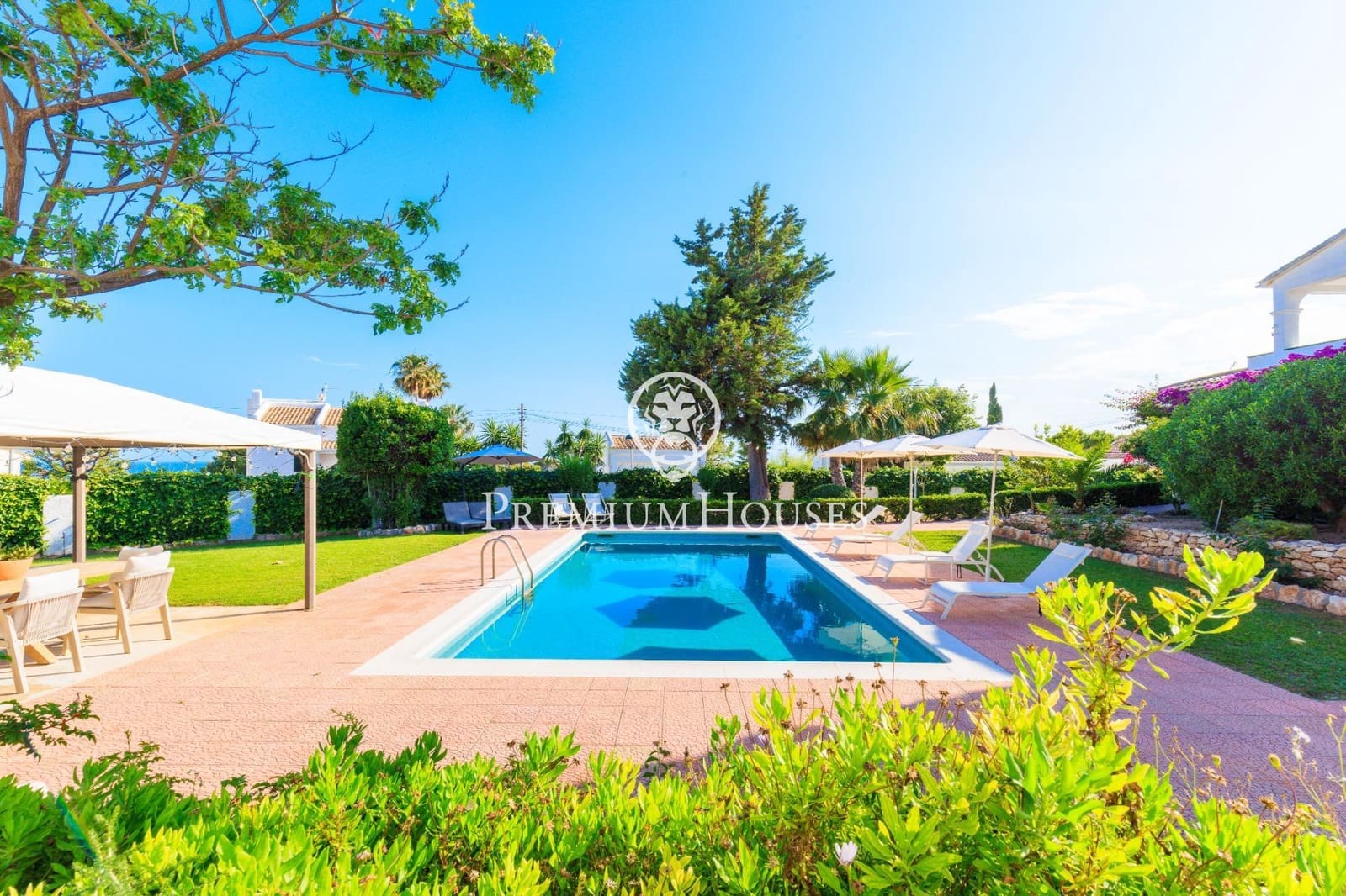 3 bedroom Villa for rent in Cunit with pool garage - € 4,020 (Ref: 9108925)