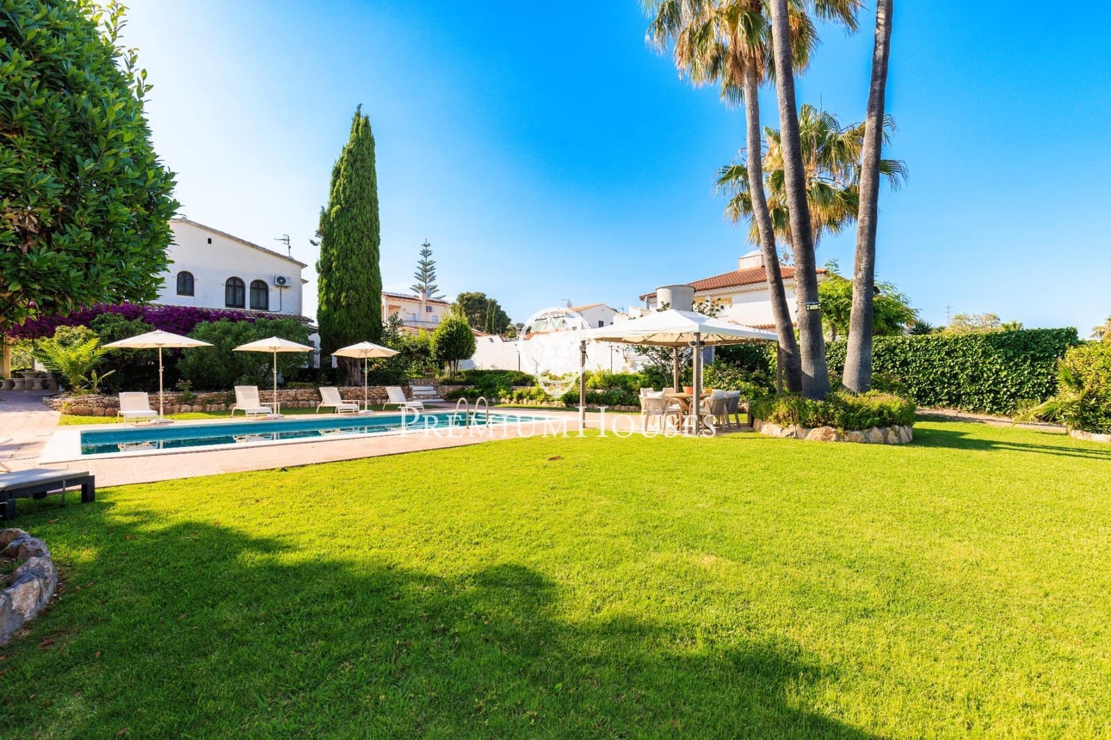 3 bedroom Villa for rent in Cunit with pool garage - € 4,020 (Ref: 9108925)