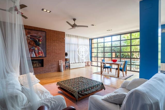 5 bedroom Villa for sale in Castelldefels with garage - € 1,390,000 (Ref: 9128539)