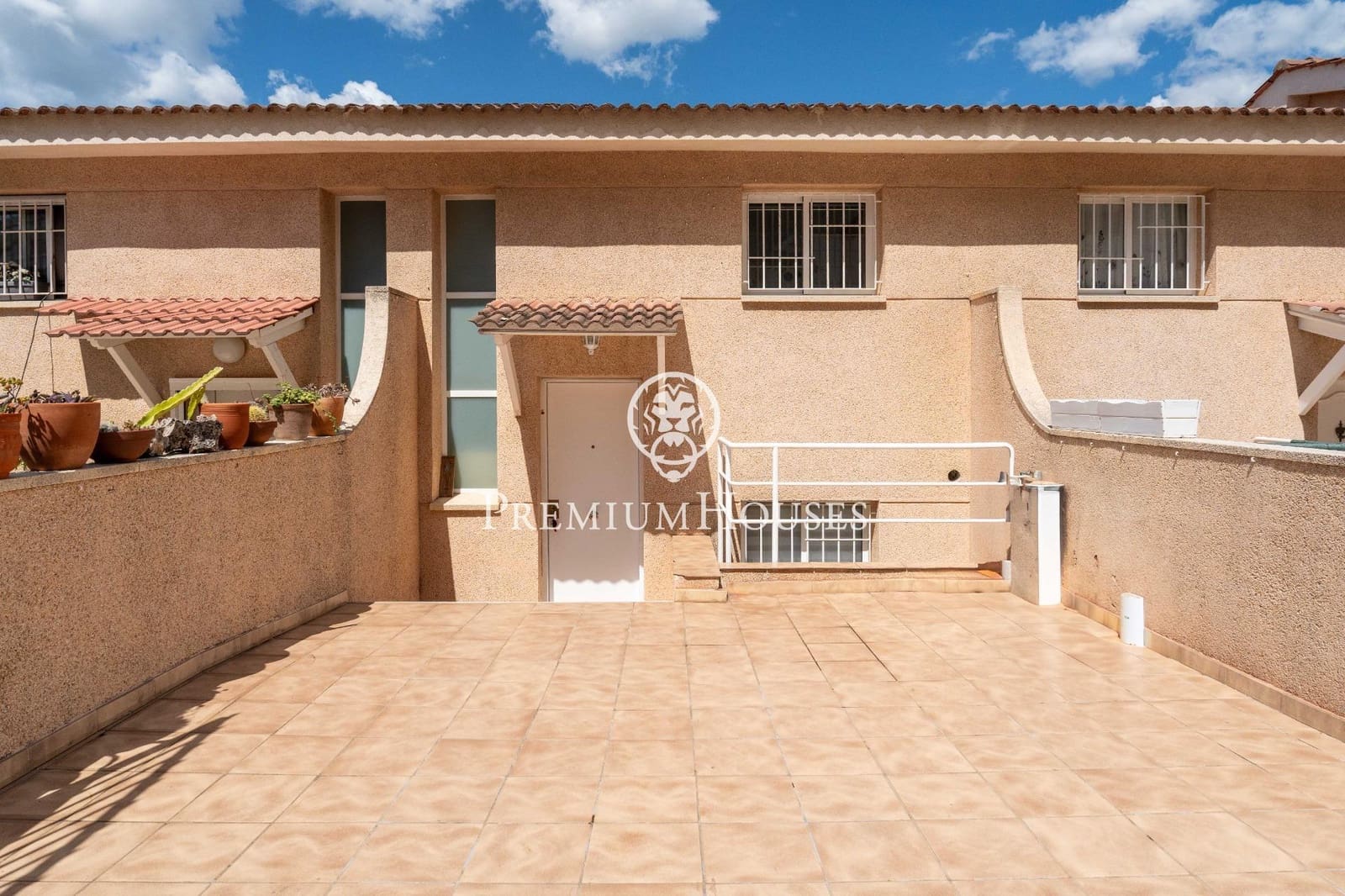 4 slaapkamer Rijtjeshuis te koop in Les Botigues de Sitges met zwembad garage - € 495.000 (Ref: 9145718)