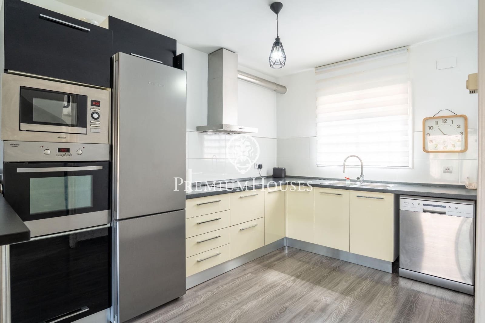 4 slaapkamer Rijtjeshuis te koop in Les Botigues de Sitges met zwembad garage - € 495.000 (Ref: 9145718)