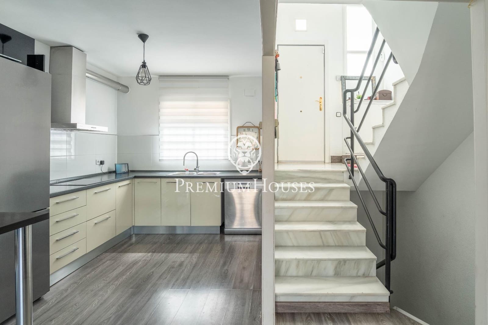 4 slaapkamer Rijtjeshuis te koop in Les Botigues de Sitges met zwembad garage - € 495.000 (Ref: 9145718)