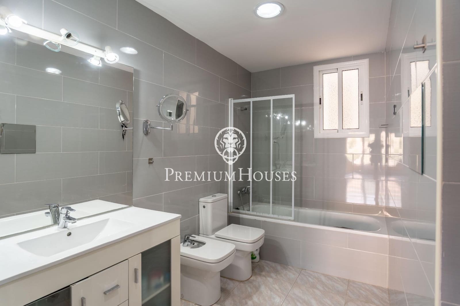 4 slaapkamer Rijtjeshuis te koop in Les Botigues de Sitges met zwembad garage - € 495.000 (Ref: 9145718)