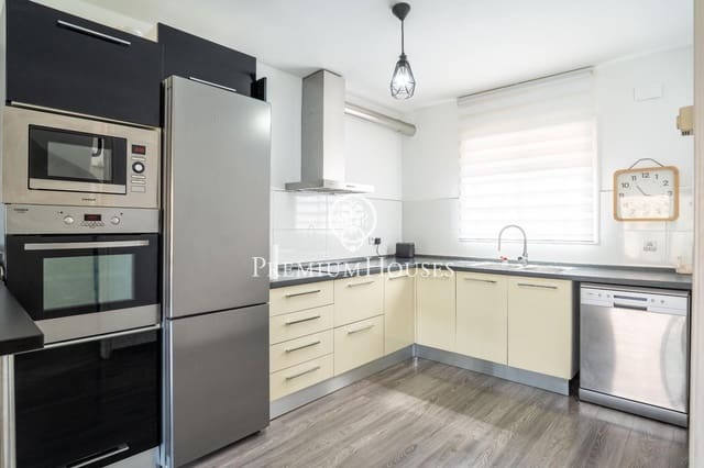 4 quarto Moradia em Banda para venda em Les Botigues de Sitges, Sitges com piscina garagem - 495 000 € (Ref: 9145718)