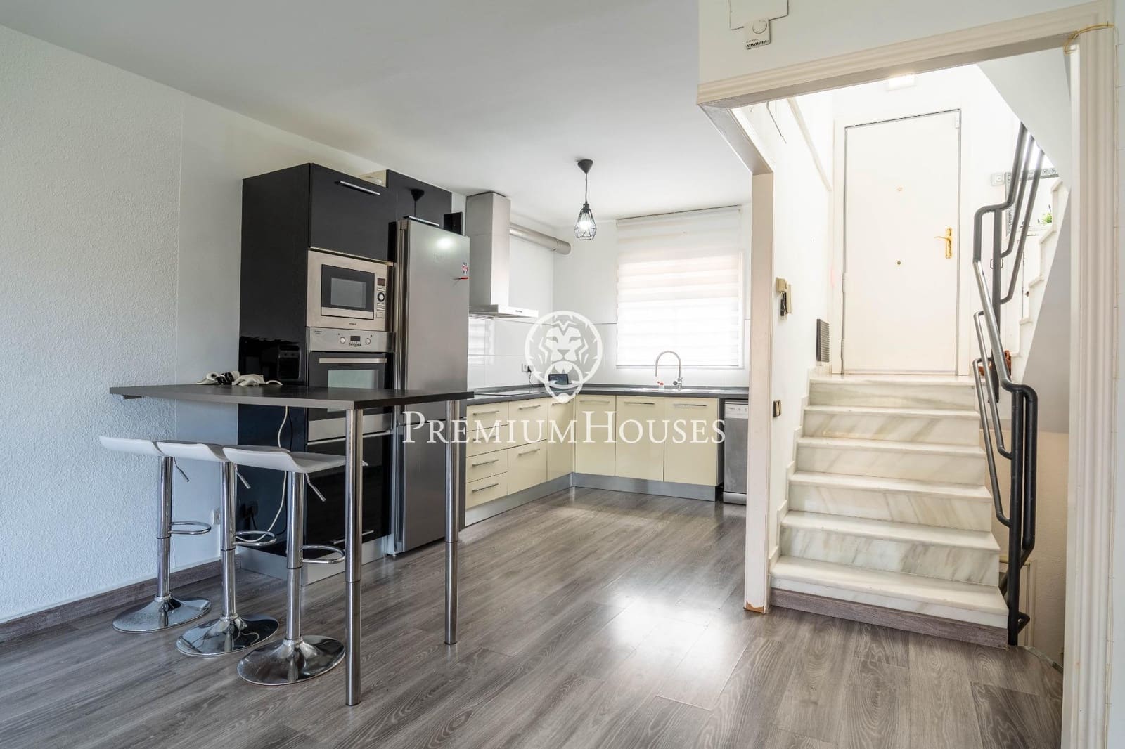 4 slaapkamer Rijtjeshuis te koop in Les Botigues de Sitges met zwembad garage - € 495.000 (Ref: 9145718)