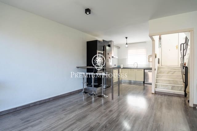 4 quarto Moradia em Banda para venda em Les Botigues de Sitges, Sitges com piscina garagem - 495 000 € (Ref: 9145718)