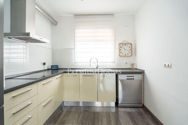 4 quarto Moradia em Banda para venda em Les Botigues de Sitges, Sitges com piscina garagem - 495 000 € (Ref: 9145718)