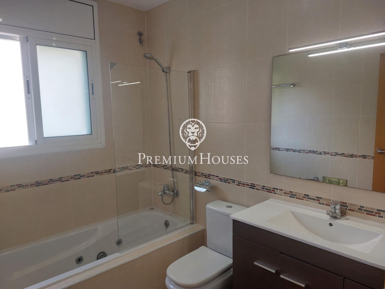 4 soveværelse Semi-Rækkehus til leje i Tarragona by med swimmingpool garage - € 2.900 (Ref: 9145720)