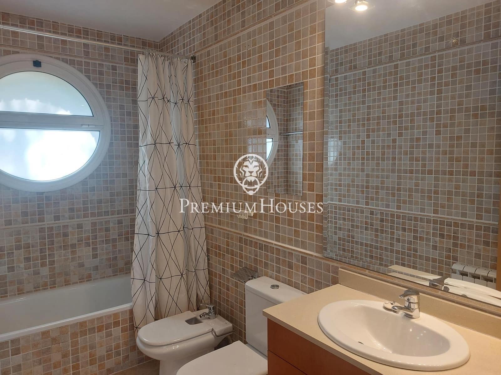 4 soveværelse Semi-Rækkehus til leje i Tarragona by med swimmingpool garage - € 2.900 (Ref: 9145720)