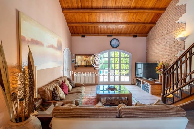 5 soverom Villa til salgs i Vilafortuny, Cambrils med svømmebasseng garasje - € 595 000 (Ref: 9161209)