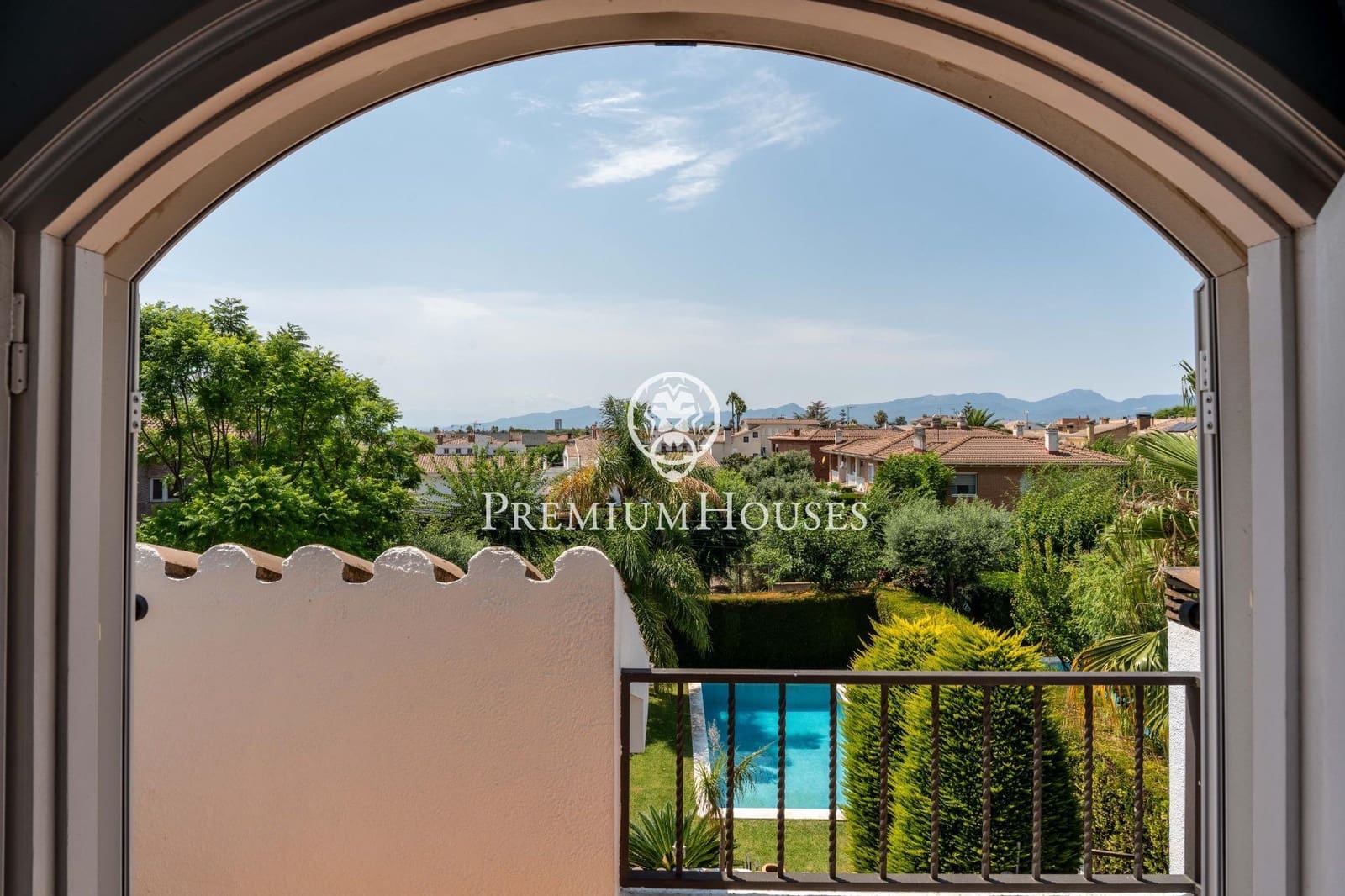 5 soveværelse Villa til salg i Vilafortuny med swimmingpool garage - € 595.000 (Ref: 9161209)