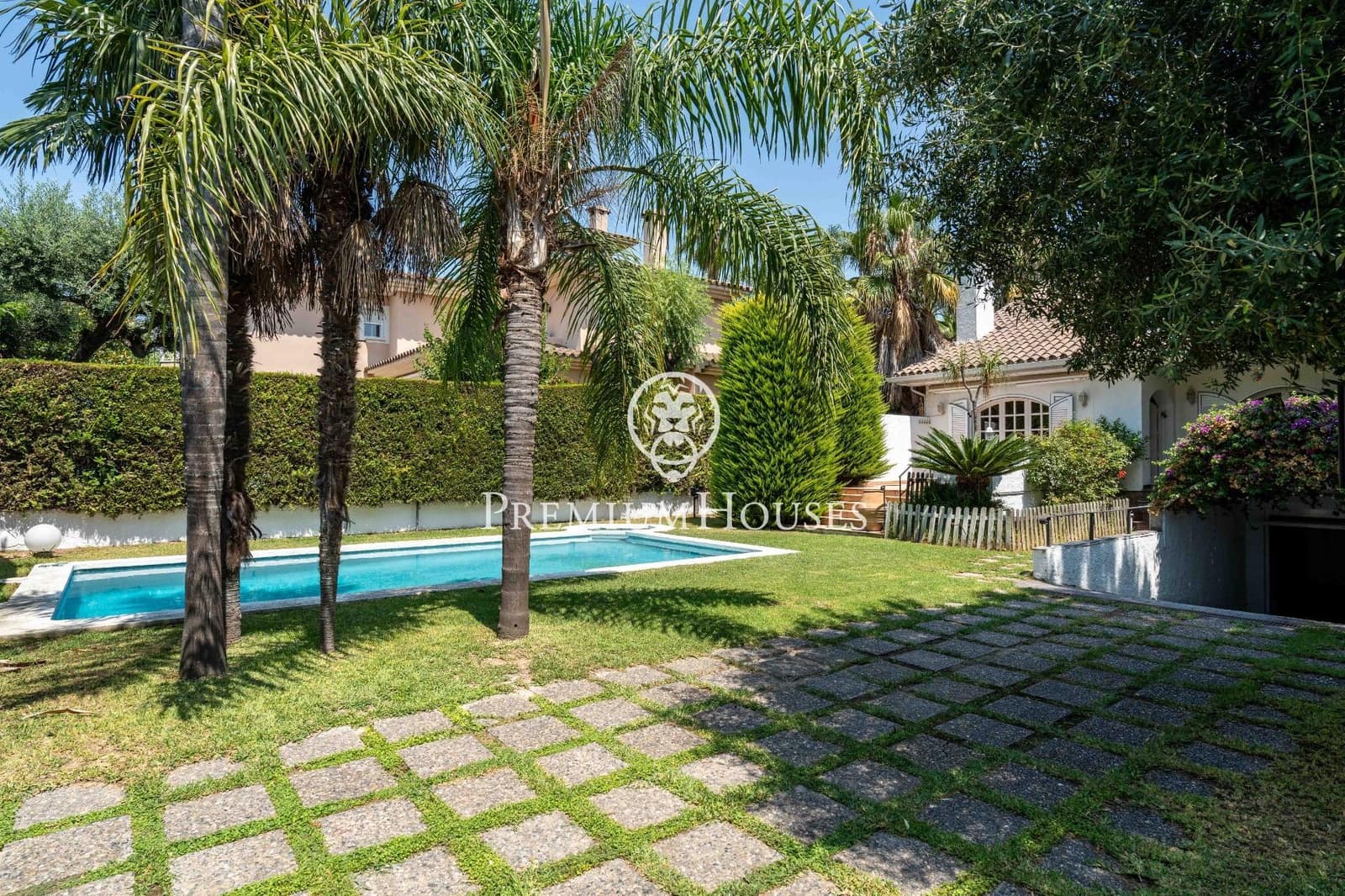 5 soveværelse Villa til salg i Vilafortuny med swimmingpool garage - € 595.000 (Ref: 9161209)