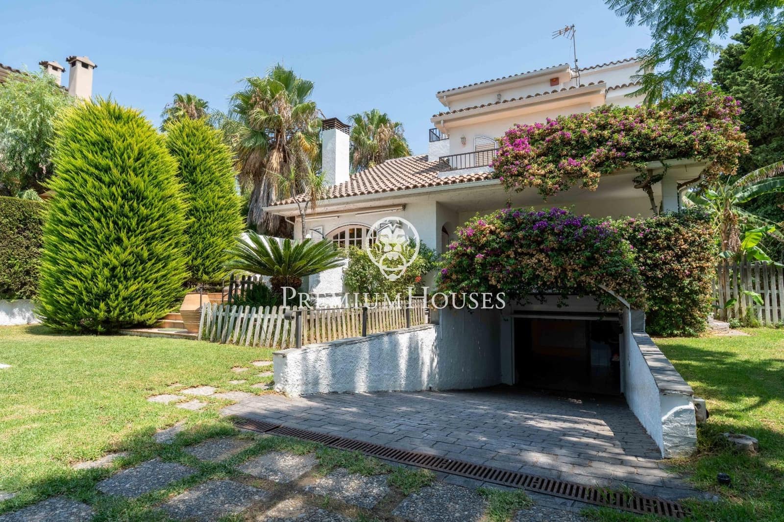 5 soveværelse Villa til salg i Vilafortuny med swimmingpool garage - € 595.000 (Ref: 9161209)