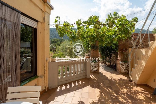 5 bedroom Townhouse for sale in Vilaverd with garage - € 289,000 (Ref: 9163974)