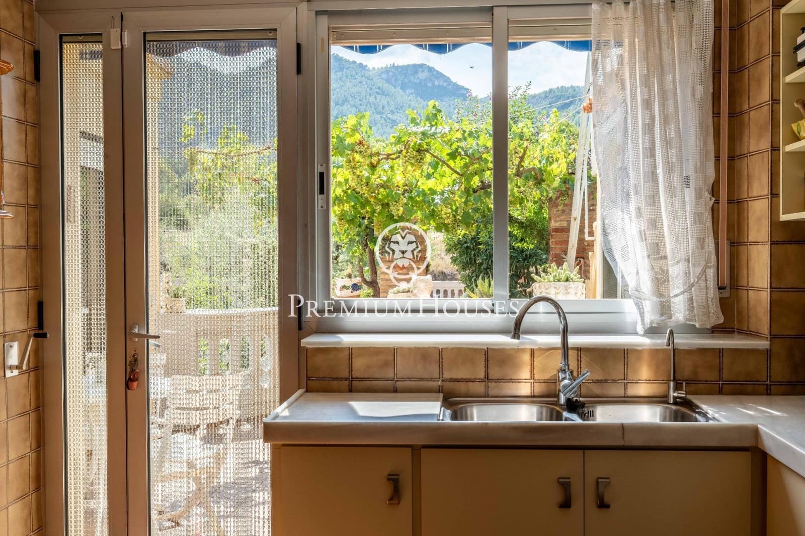 5 soverom Hus til salgs i Vilaverd med garasje - € 289 000 (Ref: 9163974)