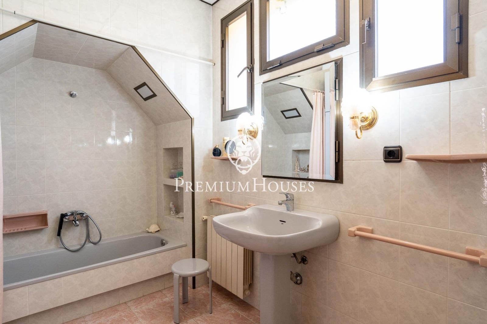 5 soverom Hus til salgs i Vilaverd med garasje - € 289 000 (Ref: 9163974)