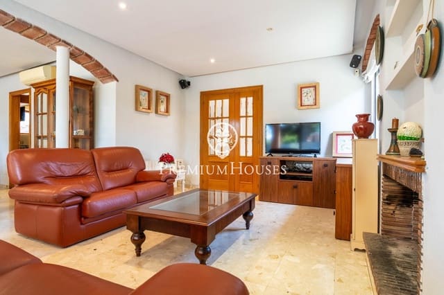 4 sypialnia Willa na sprzedaż w Vilafortuny, Cambrils z basenem garażem - 850 000 € (Ref: 9176591)