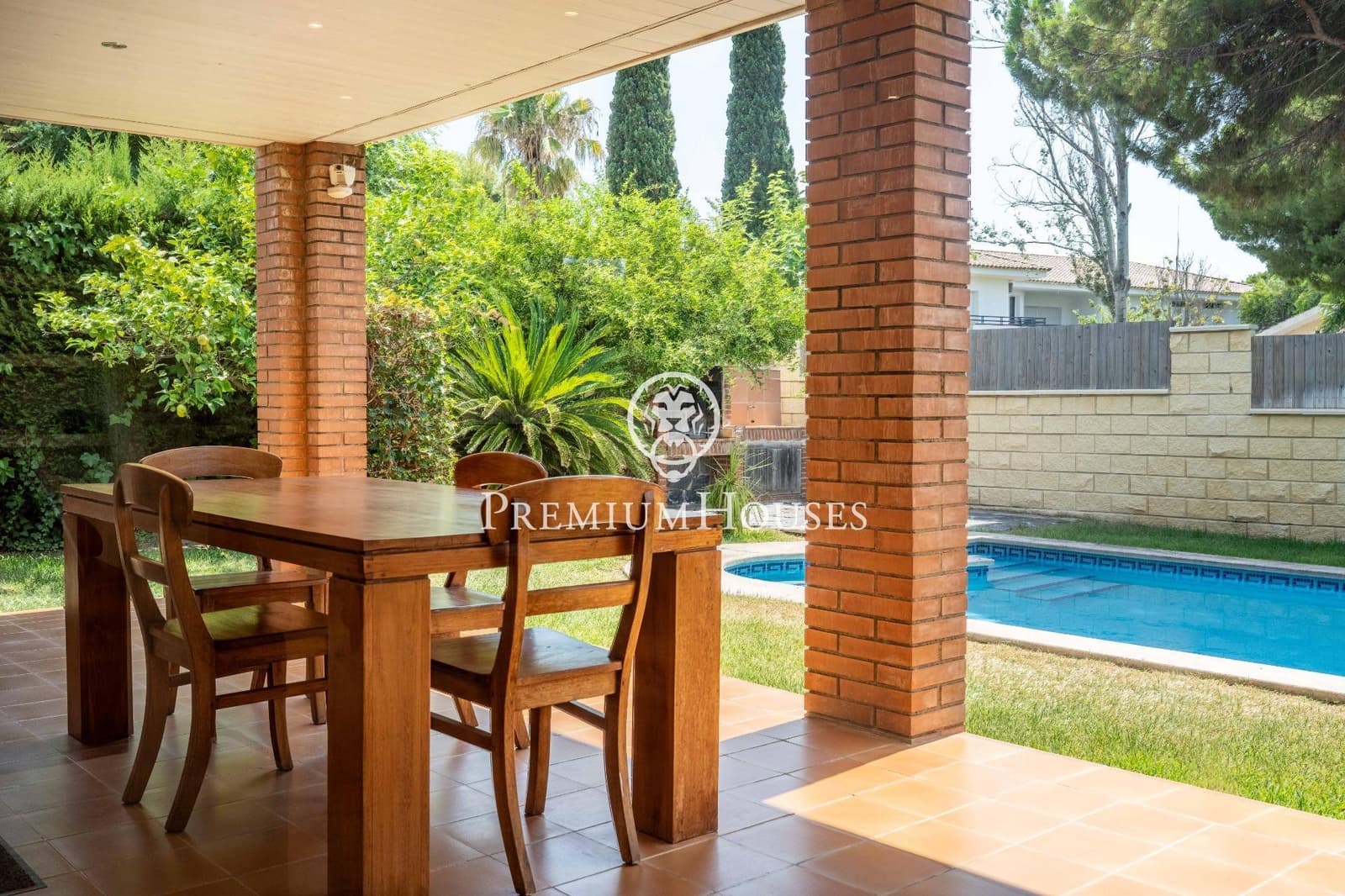 4 sypialnia Willa na sprzedaż w Vilafortuny z basenem garażem - 850 000 € (Ref: 9176591)