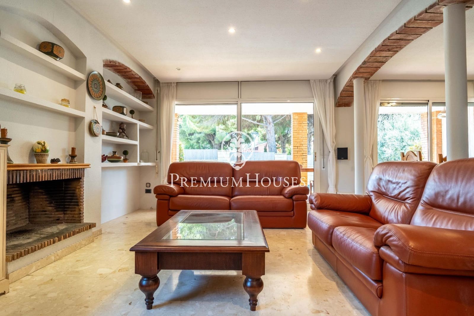 4 sypialnia Willa na sprzedaż w Vilafortuny z basenem garażem - 850 000 € (Ref: 9176591)