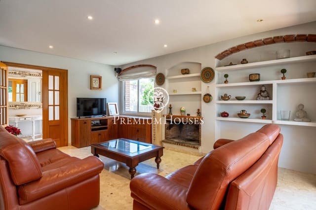 4 sypialnia Willa na sprzedaż w Vilafortuny, Cambrils z basenem garażem - 850 000 € (Ref: 9176591)