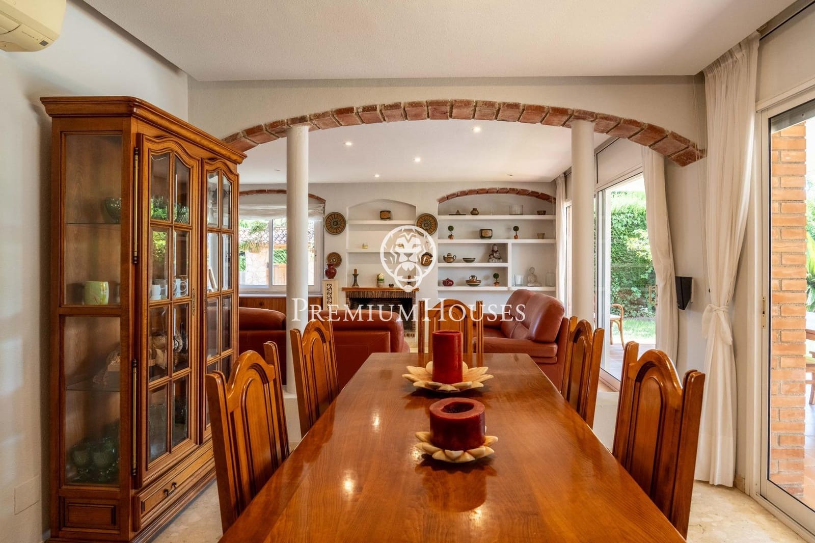 4 sypialnia Willa na sprzedaż w Vilafortuny z basenem garażem - 850 000 € (Ref: 9176591)