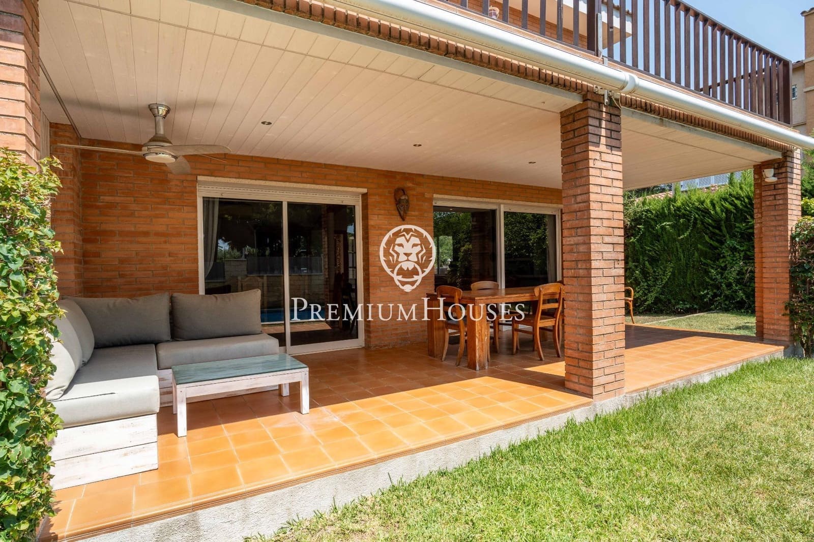 4 sypialnia Willa na sprzedaż w Vilafortuny z basenem garażem - 850 000 € (Ref: 9176591)