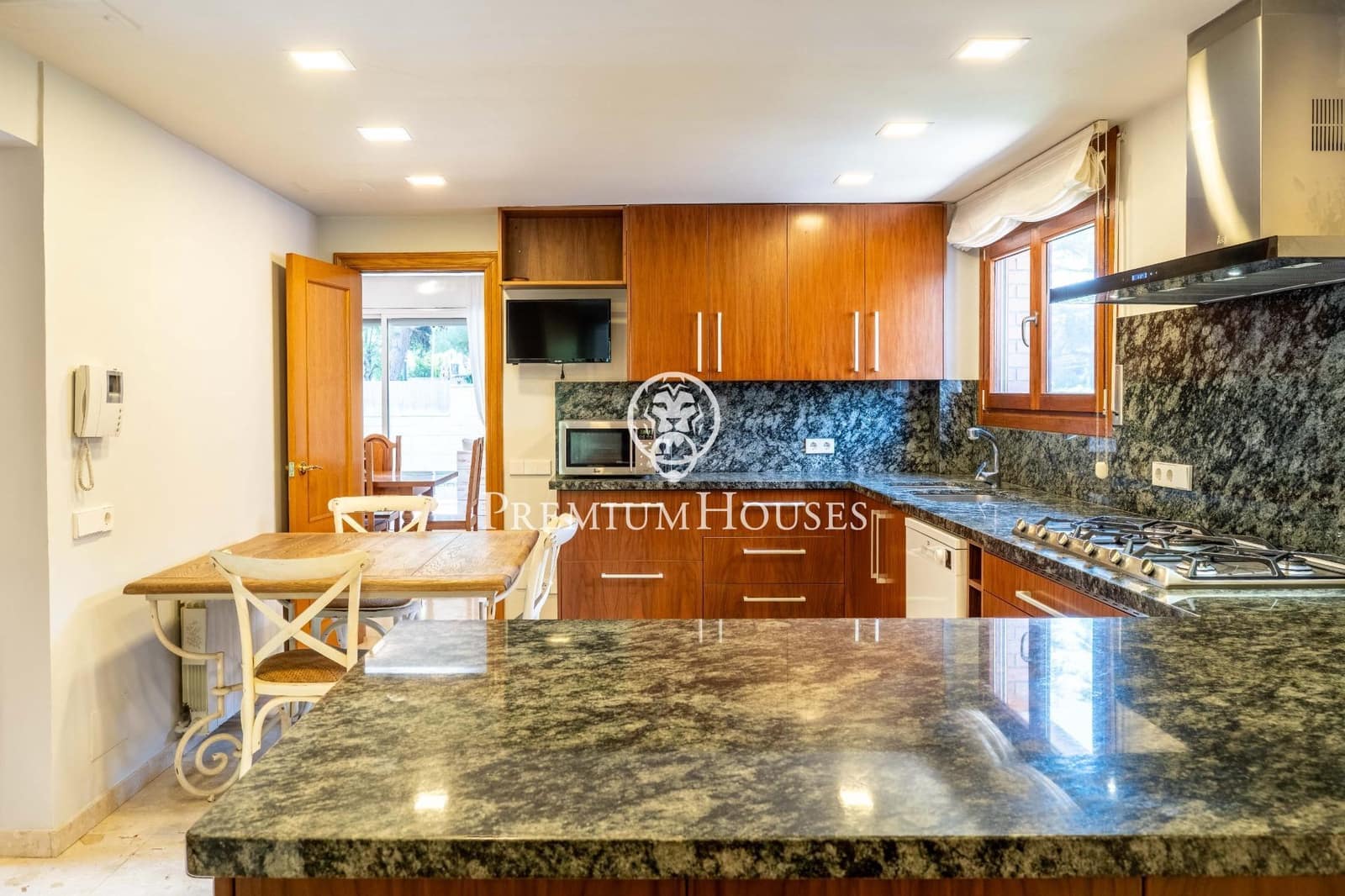 4 sypialnia Willa na sprzedaż w Vilafortuny z basenem garażem - 850 000 € (Ref: 9176591)