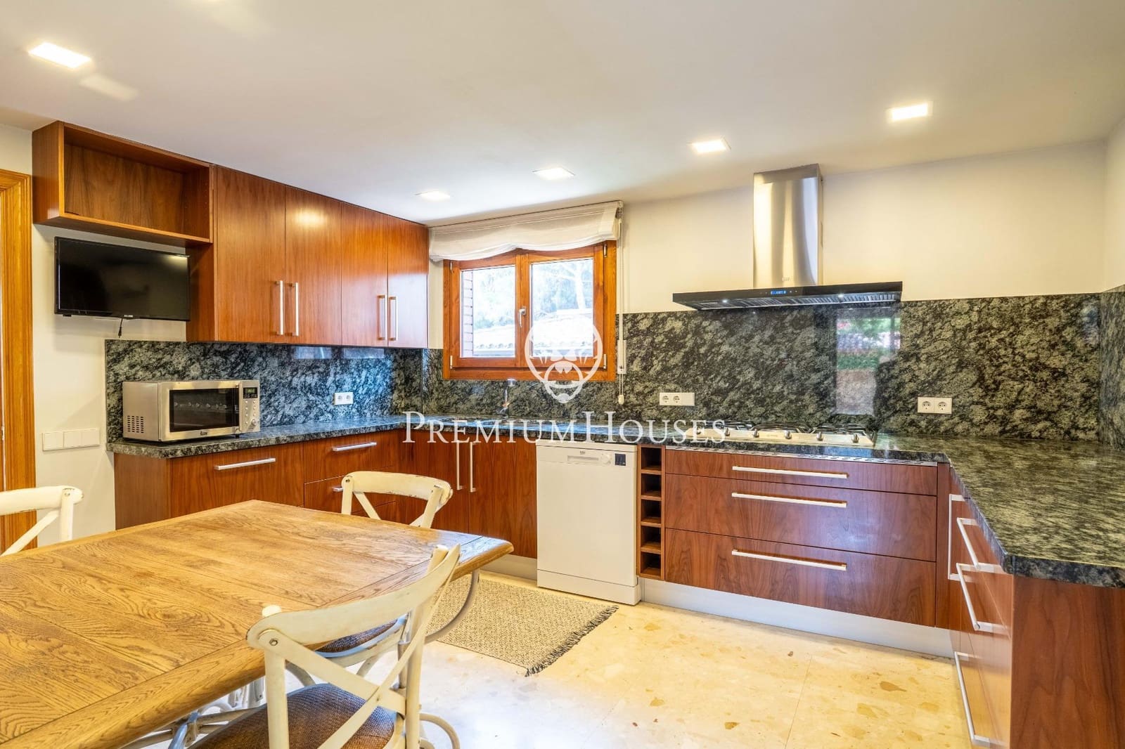 4 sypialnia Willa na sprzedaż w Vilafortuny z basenem garażem - 850 000 € (Ref: 9176591)