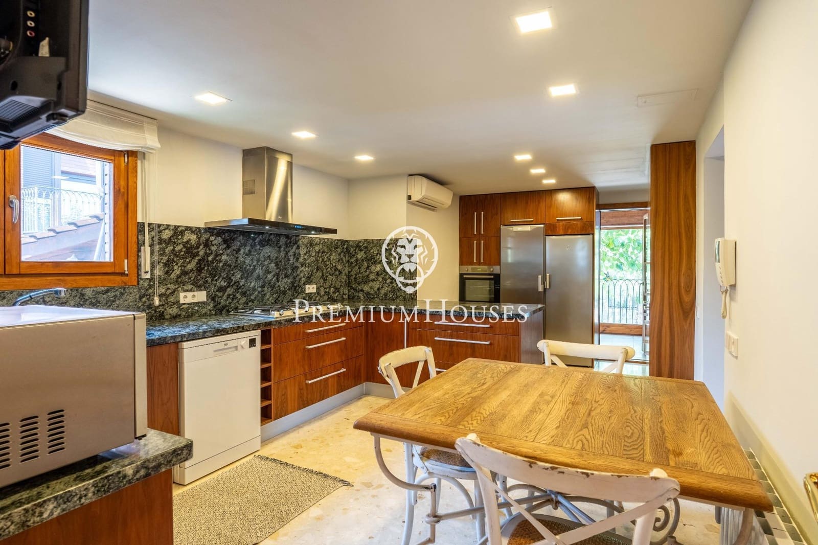 4 sypialnia Willa na sprzedaż w Vilafortuny z basenem garażem - 850 000 € (Ref: 9176591)