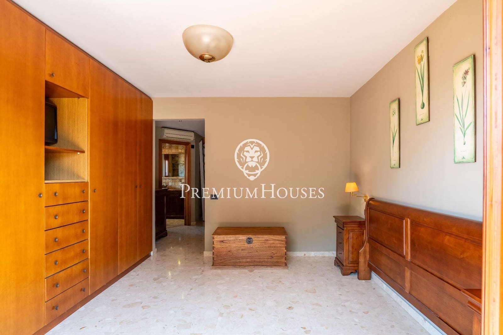 4 sypialnia Willa na sprzedaż w Vilafortuny z basenem garażem - 850 000 € (Ref: 9176591)