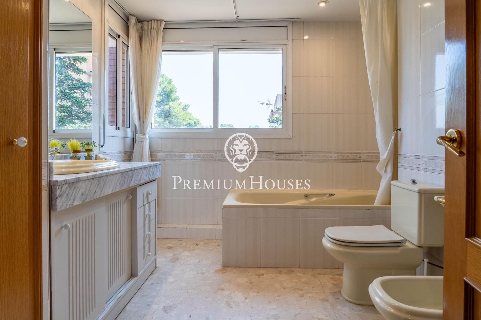 4 sypialnia Willa na sprzedaż w Vilafortuny z basenem garażem - 850 000 € (Ref: 9176591)