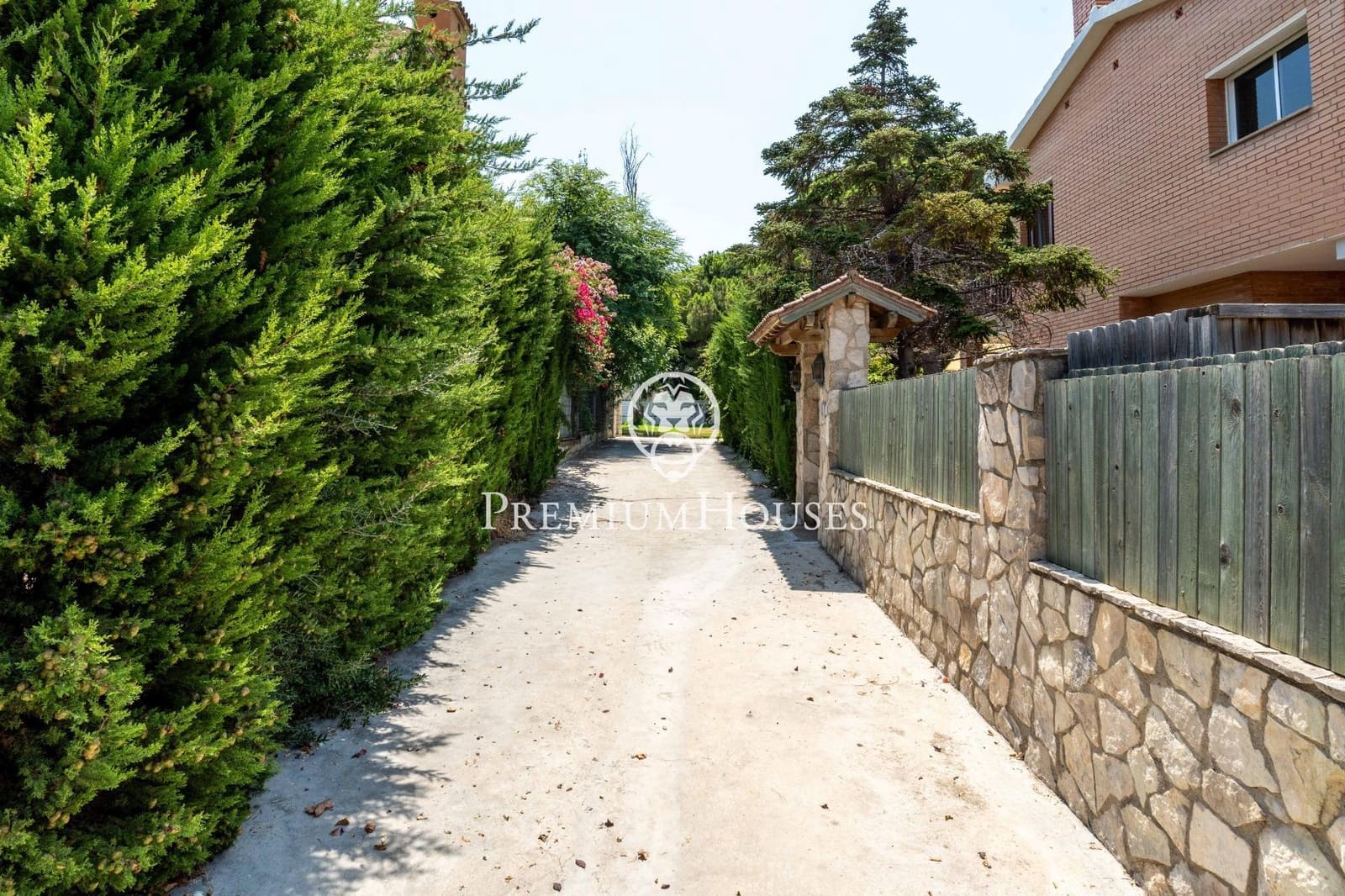 4 sypialnia Willa na sprzedaż w Vilafortuny z basenem garażem - 850 000 € (Ref: 9176591)