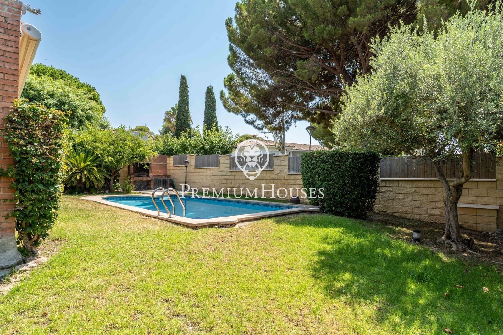 4 sypialnia Willa na sprzedaż w Vilafortuny z basenem garażem - 850 000 € (Ref: 9176591)